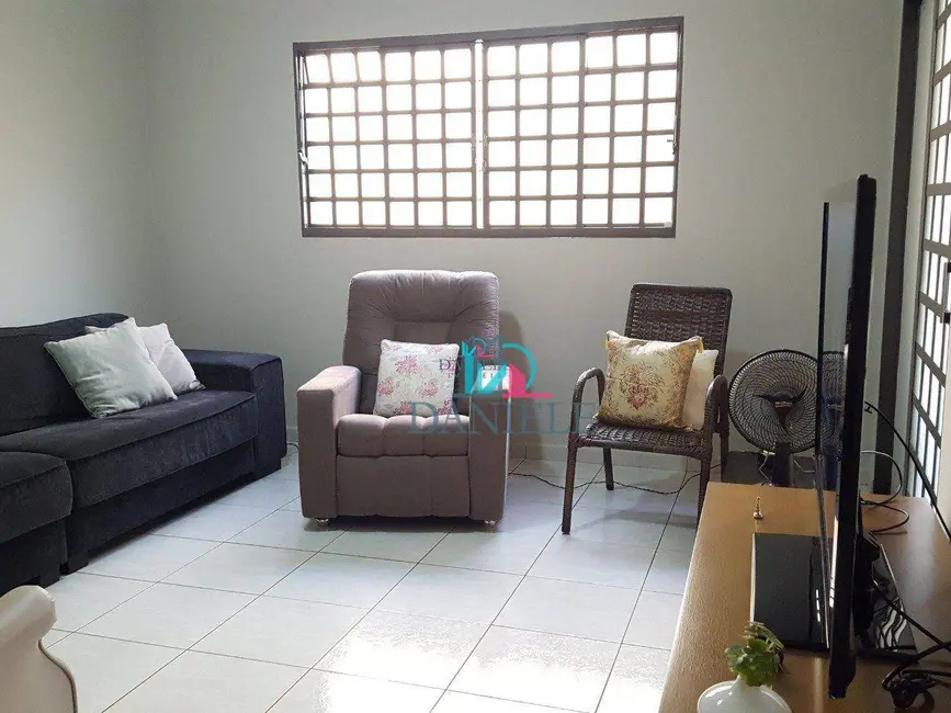 Casa com 3 quartos à venda, 269m2 em Vila Xavier (Vila Xavier), Araraquara - SP - imagem 2 Foto 2 de Casa com 3 quartos à venda, 269m2 em Vila Xavier (Vila Xavier), Araraquara - SP