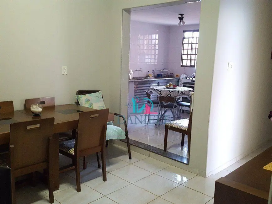 Casa com 3 quartos à venda, 269m2 em Vila Xavier (Vila Xavier), Araraquara - SP - imagem 4 Foto 4 de Casa com 3 quartos à venda, 269m2 em Vila Xavier (Vila Xavier), Araraquara - SP