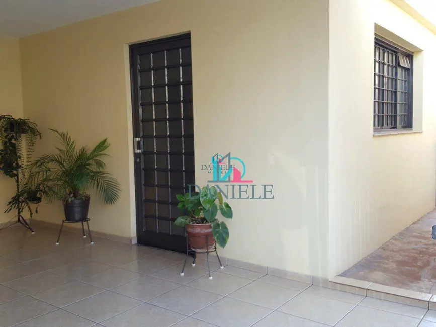 Casa com 3 quartos à venda, 269m2 em Vila Xavier (Vila Xavier), Araraquara - SP - imagem 1 Foto 1 de Casa com 3 quartos à venda, 269m2 em Vila Xavier (Vila Xavier), Araraquara - SP