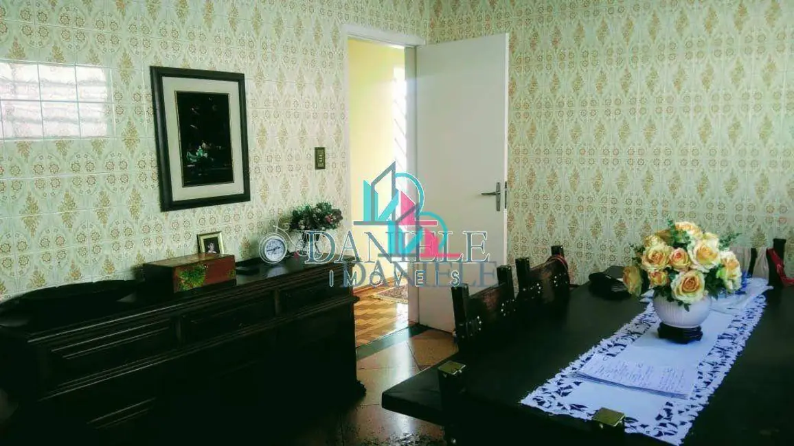 Casa com 3 quartos à venda, 310m2 em Centro, Araraquara - SP - imagem 5 Foto 5 de Casa com 3 quartos à venda, 310m2 em Centro, Araraquara - SP