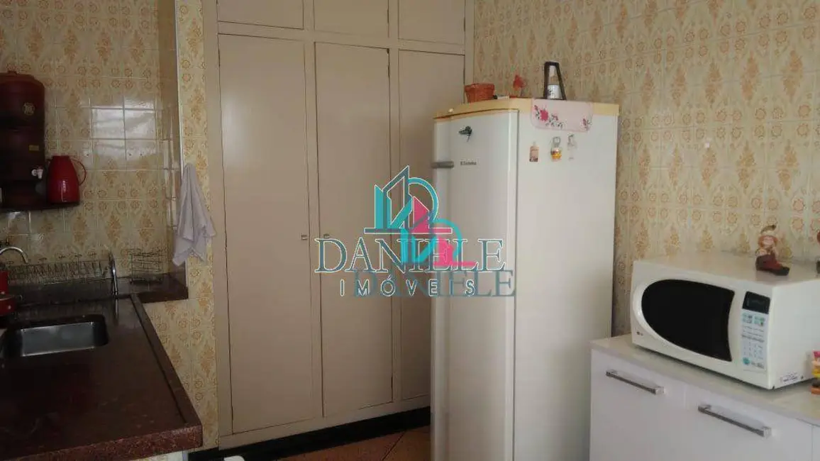 Casa com 3 quartos à venda, 310m2 em Centro, Araraquara - SP - imagem 7 Foto 7 de Casa com 3 quartos à venda, 310m2 em Centro, Araraquara - SP