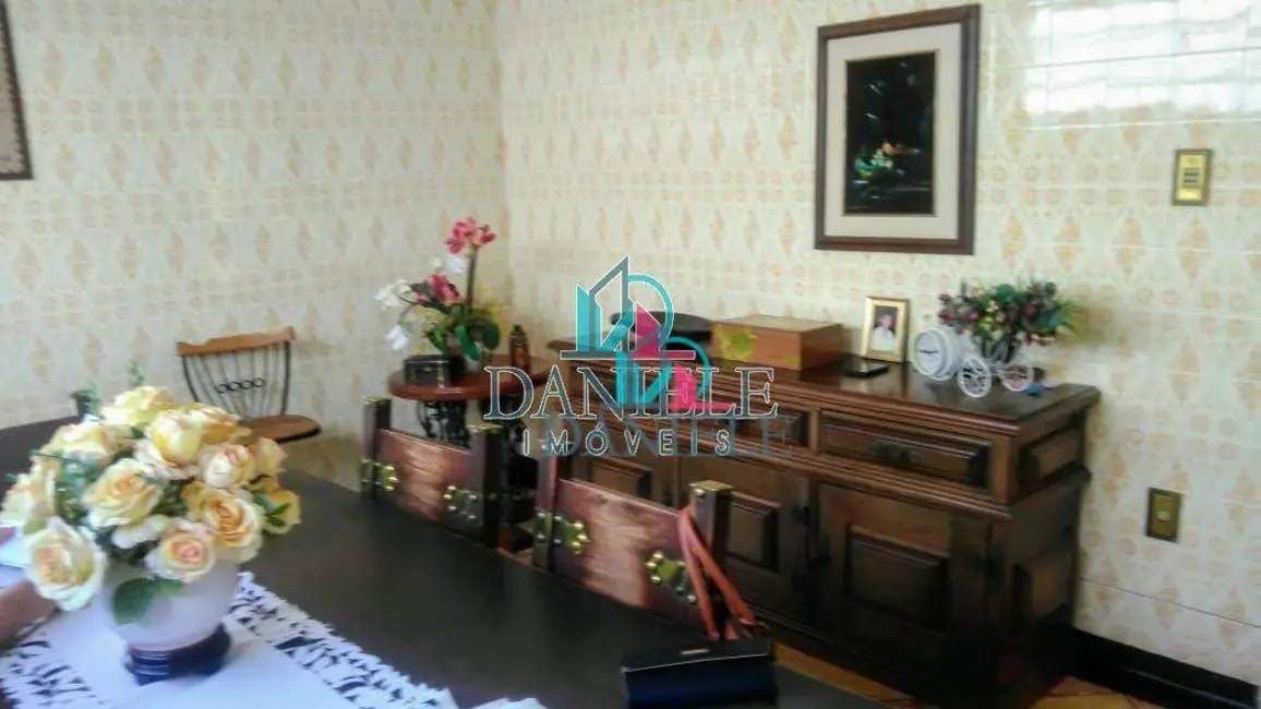 Casa com 3 quartos à venda, 310m2 em Centro, Araraquara - SP - imagem 6 Foto 6 de Casa com 3 quartos à venda, 310m2 em Centro, Araraquara - SP