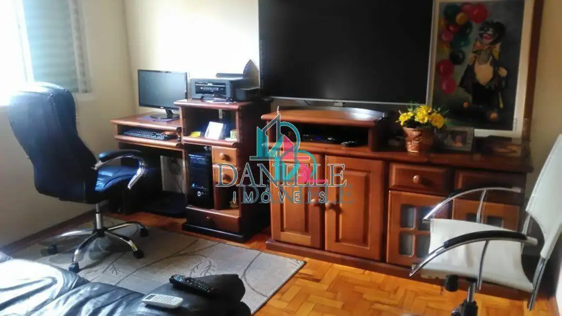 Casa com 3 quartos à venda, 310m2 em Centro, Araraquara - SP - imagem 4 Foto 4 de Casa com 3 quartos à venda, 310m2 em Centro, Araraquara - SP
