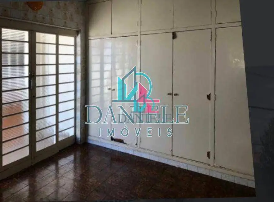 Casa com 3 quartos à venda, 310m2 em Centro, Araraquara - SP - imagem 4 Foto 4 de Casa com 3 quartos à venda, 310m2 em Centro, Araraquara - SP