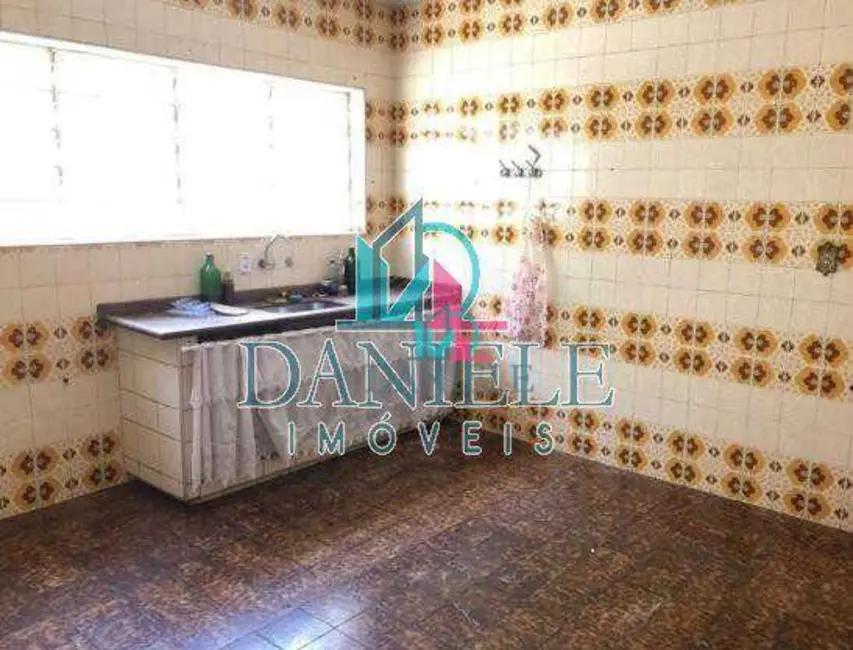 Casa com 3 quartos à venda, 310m2 em Centro, Araraquara - SP - imagem 3 Foto 3 de Casa com 3 quartos à venda, 310m2 em Centro, Araraquara - SP