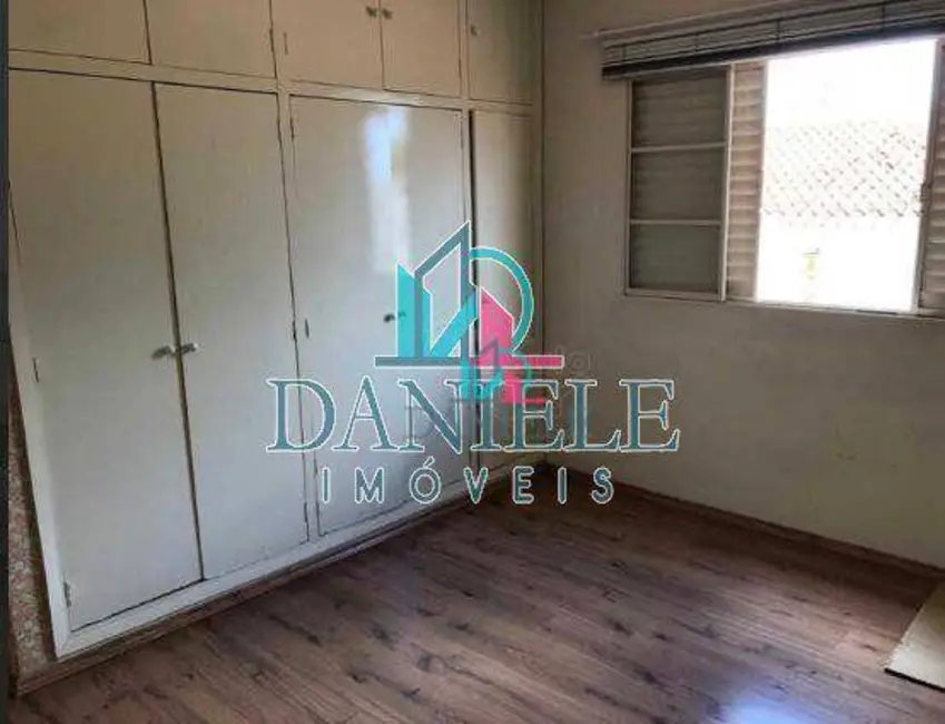 Casa com 3 quartos à venda, 310m2 em Centro, Araraquara - SP - imagem 7 Foto 7 de Casa com 3 quartos à venda, 310m2 em Centro, Araraquara - SP