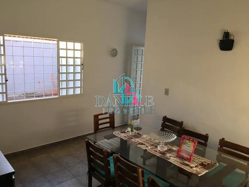 Casa com 3 quartos à venda, 528m2 em Vila José Bonifácio, Araraquara - SP - imagem 4 Foto 4 de Casa com 3 quartos à venda, 528m2 em Vila José Bonifácio, Araraquara - SP
