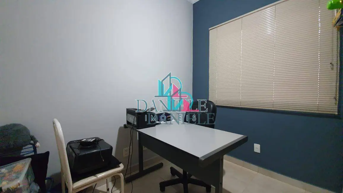 Casa com 3 quartos à venda, 275m2 em Residencial Cambuy, Araraquara - SP - imagem 8 Foto 8 de Casa com 3 quartos à venda, 275m2 em Residencial Cambuy, Araraquara - SP