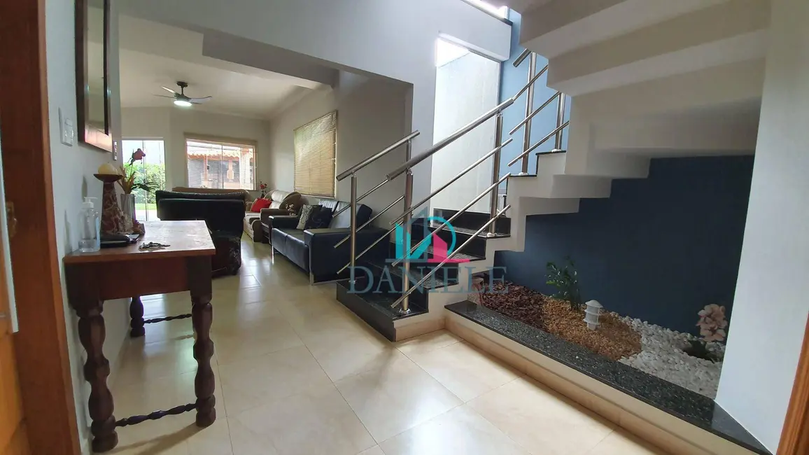 Casa com 3 quartos à venda, 275m2 em Residencial Cambuy, Araraquara - SP - imagem 6 Foto 6 de Casa com 3 quartos à venda, 275m2 em Residencial Cambuy, Araraquara - SP