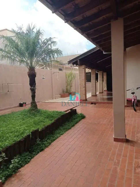 Foto 1 de Casa com 2 quartos à venda, 250m2 em Residencial Cambuy, Araraquara - SP