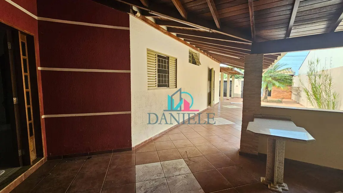 Casa com 2 quartos à venda, 250m2 em Residencial Cambuy, Araraquara - SP - imagem 4 Foto 4 de Casa com 2 quartos à venda, 250m2 em Residencial Cambuy, Araraquara - SP