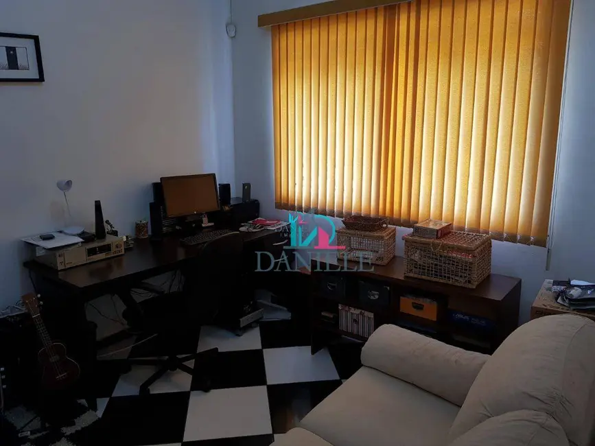 Casa com 3 quartos à venda, 228m2 em Vila Furlan, Araraquara - SP - imagem 3 Foto 3 de Casa com 3 quartos à venda, 228m2 em Vila Furlan, Araraquara - SP