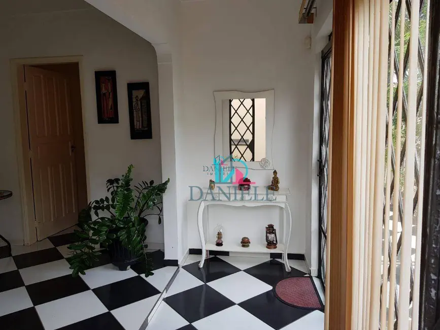 Casa com 3 quartos à venda, 228m2 em Vila Furlan, Araraquara - SP - imagem 5 Foto 5 de Casa com 3 quartos à venda, 228m2 em Vila Furlan, Araraquara - SP