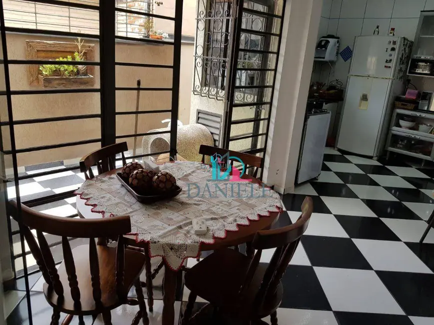 Casa com 3 quartos à venda, 228m2 em Vila Furlan, Araraquara - SP - imagem 4 Foto 4 de Casa com 3 quartos à venda, 228m2 em Vila Furlan, Araraquara - SP