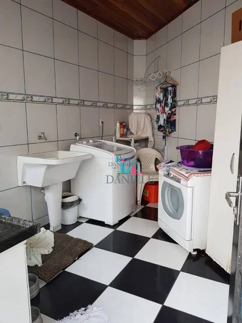 Casa com 3 quartos à venda, 228m2 em Vila Furlan, Araraquara - SP - imagem 8 Foto 8 de Casa com 3 quartos à venda, 228m2 em Vila Furlan, Araraquara - SP