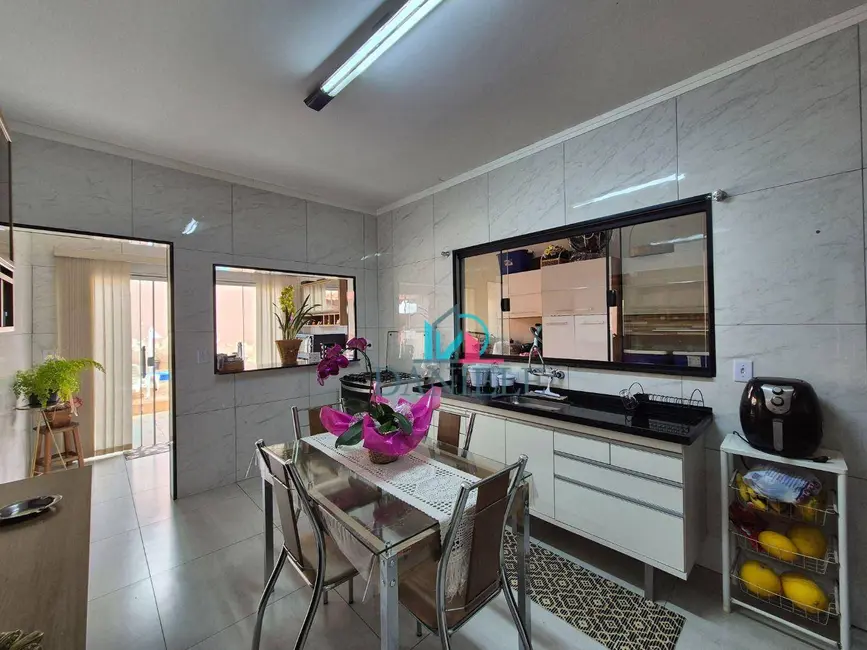 Casa com 2 quartos à venda, 268m2 em Parque Residencial Vale do Sol, Araraquara - SP - imagem 4 Foto 4 de Casa com 2 quartos à venda, 268m2 em Parque Residencial Vale do Sol, Araraquara - SP