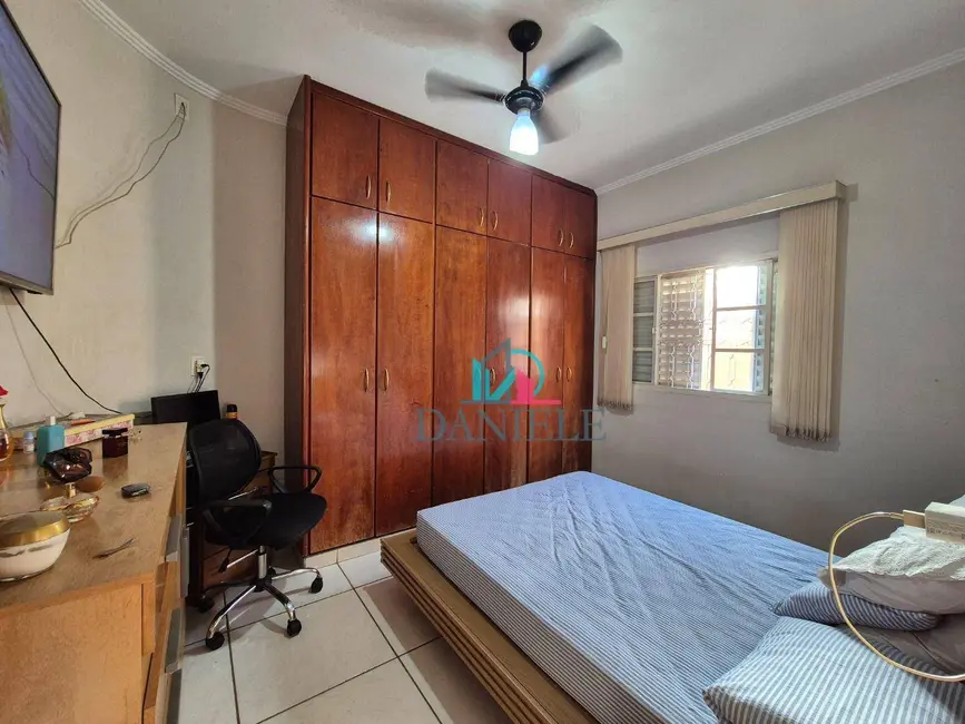 Casa com 2 quartos à venda, 268m2 em Parque Residencial Vale do Sol, Araraquara - SP - imagem 8 Foto 8 de Casa com 2 quartos à venda, 268m2 em Parque Residencial Vale do Sol, Araraquara - SP