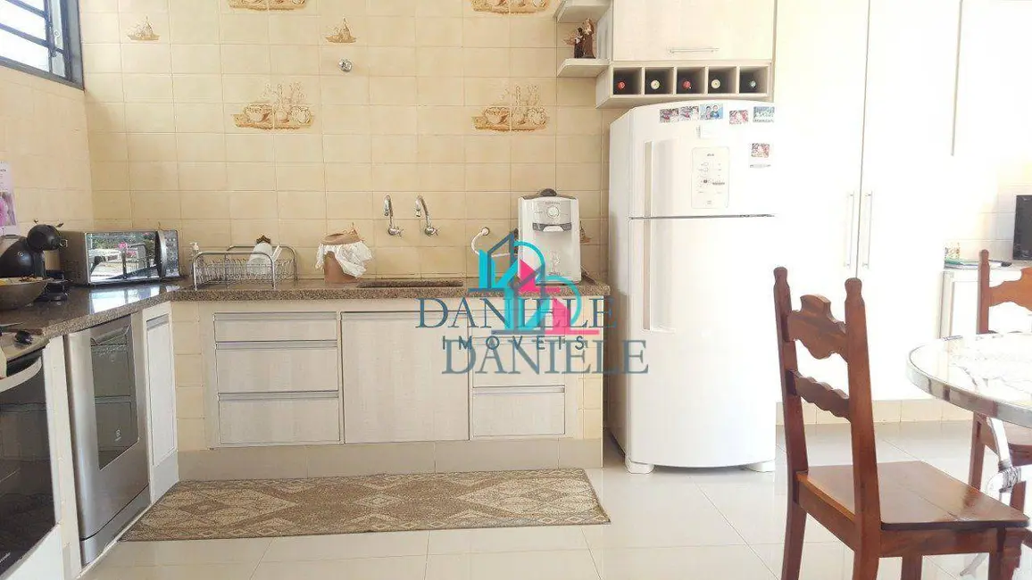 Casa com 4 quartos à venda, 300m2 em Vila Xavier (Vila Xavier), Araraquara - SP - imagem 9 Foto 9 de Casa com 4 quartos à venda, 300m2 em Vila Xavier (Vila Xavier), Araraquara - SP