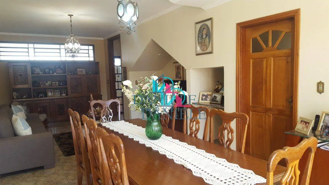 Casa com 4 quartos à venda, 300m2 em Vila Xavier (Vila Xavier), Araraquara - SP - imagem 5 Foto 5 de Casa com 4 quartos à venda, 300m2 em Vila Xavier (Vila Xavier), Araraquara - SP