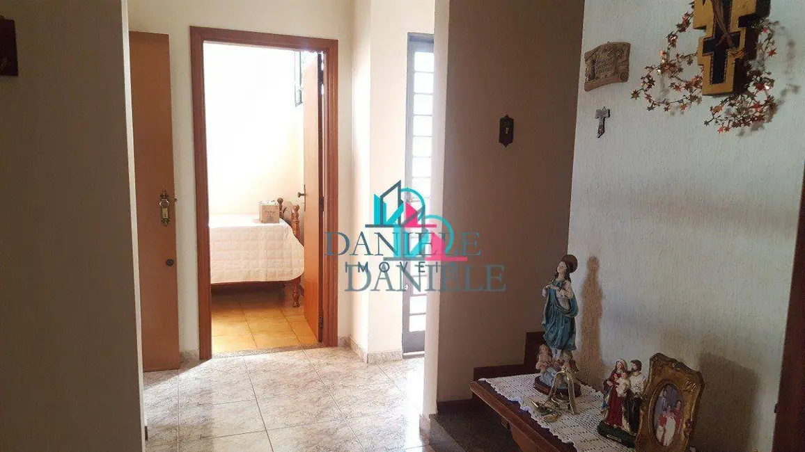 Casa com 4 quartos à venda, 300m2 em Vila Xavier (Vila Xavier), Araraquara - SP - imagem 6 Foto 6 de Casa com 4 quartos à venda, 300m2 em Vila Xavier (Vila Xavier), Araraquara - SP