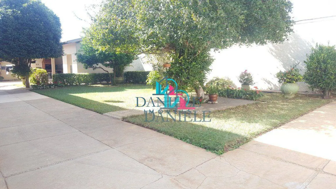 Casa com 4 quartos à venda, 300m2 em Vila Xavier (Vila Xavier), Araraquara - SP - imagem 3 Foto 3 de Casa com 4 quartos à venda, 300m2 em Vila Xavier (Vila Xavier), Araraquara - SP