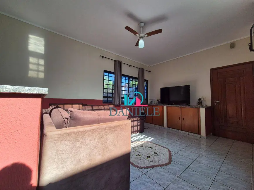 Casa com 4 quartos à venda, 275m2 em Parque Residencial Vale do Sol, Araraquara - SP - imagem 7 Foto 7 de Casa com 4 quartos à venda, 275m2 em Parque Residencial Vale do Sol, Araraquara - SP