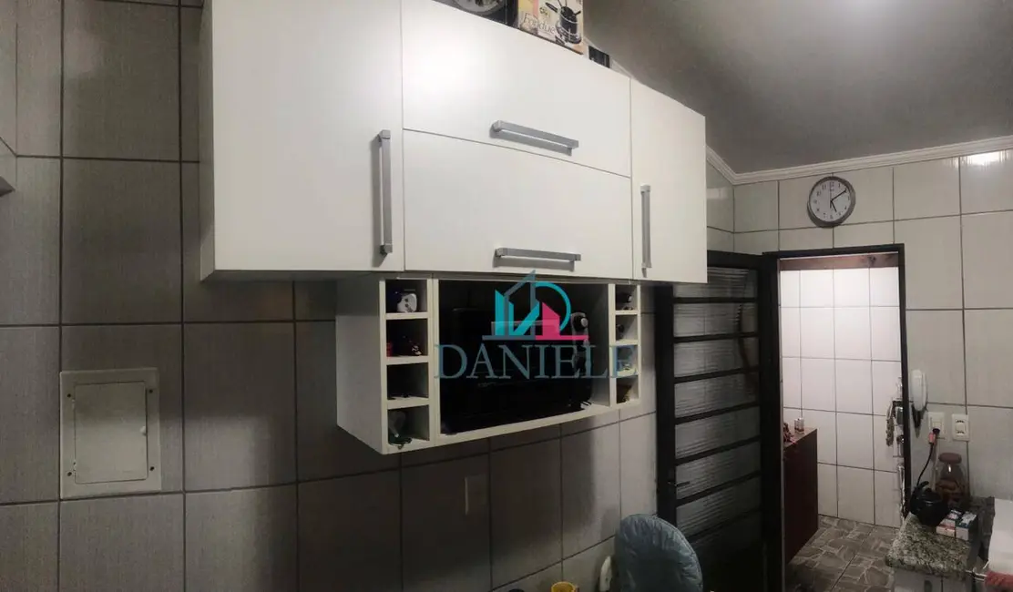 Casa com 2 quartos à venda, 216m2 em Jardim Residencial Elvio Lupo, Araraquara - SP - imagem 3 Foto 3 de Casa com 2 quartos à venda, 216m2 em Jardim Residencial Elvio Lupo, Araraquara - SP