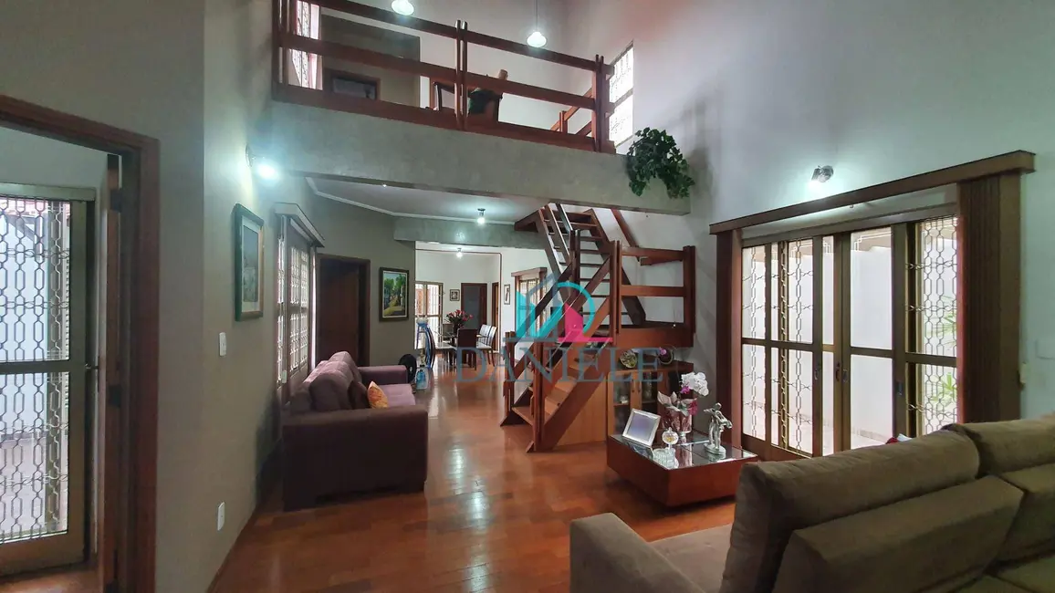 Foto 1 de Casa com 3 quartos à venda, 325m2 em Centro, Araraquara - SP