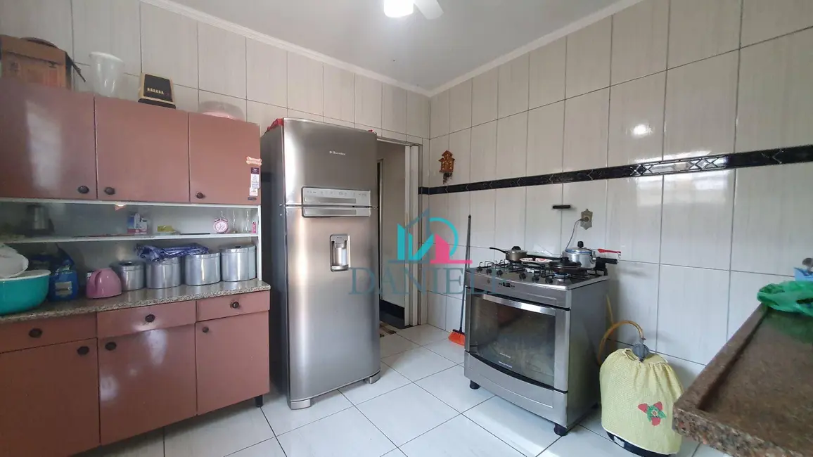 Casa com 2 quartos à venda, 300m2 em Vila Yamada, Araraquara - SP - imagem 8 Foto 8 de Casa com 2 quartos à venda, 300m2 em Vila Yamada, Araraquara - SP