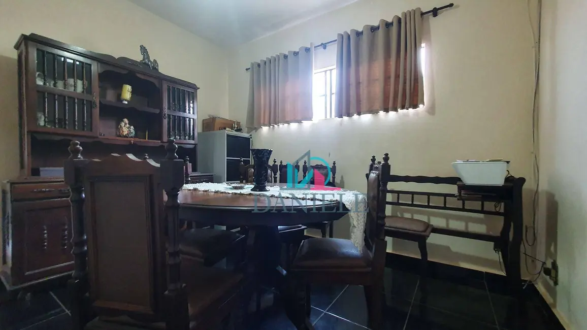 Casa com 2 quartos à venda, 300m2 em Vila Yamada, Araraquara - SP - imagem 3 Foto 3 de Casa com 2 quartos à venda, 300m2 em Vila Yamada, Araraquara - SP