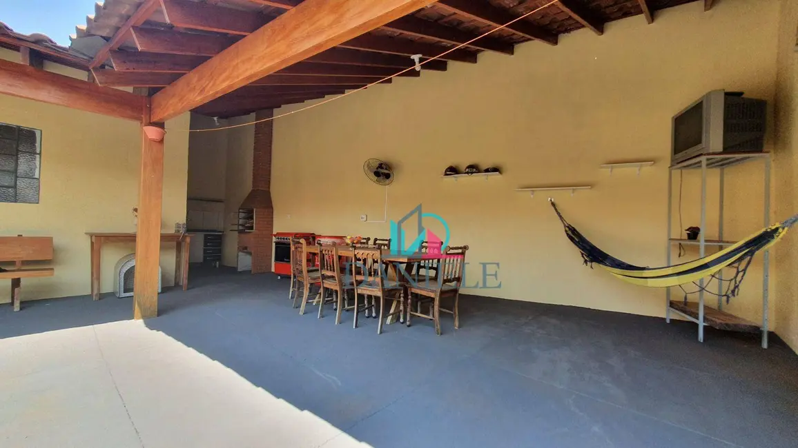 Casa com 2 quartos à venda, 300m2 em Vila Yamada, Araraquara - SP - imagem 9 Foto 9 de Casa com 2 quartos à venda, 300m2 em Vila Yamada, Araraquara - SP