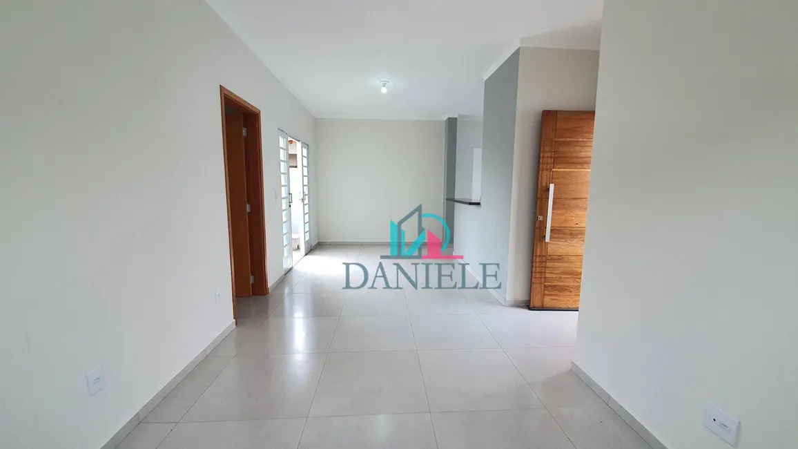 Casa com 2 quartos à venda, 255m2 em Parque Residencial Vale do Sol, Araraquara - SP - imagem 3 Foto 3 de Casa com 2 quartos à venda, 255m2 em Parque Residencial Vale do Sol, Araraquara - SP