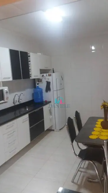 Casa com 2 quartos à venda, 171m2 em Jardim Tamoio, Araraquara - SP - imagem 4 Foto 4 de Casa com 2 quartos à venda, 171m2 em Jardim Tamoio, Araraquara - SP