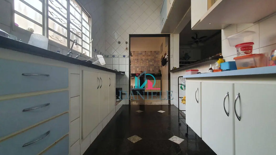 Foto 3 de Casa com 3 quartos à venda, 210m2 em Centro, Araraquara - SP