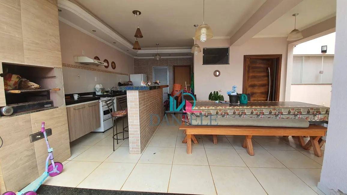 Foto 3 de Casa com 3 quartos à venda, 250m2 em Residencial Cambuy, Araraquara - SP