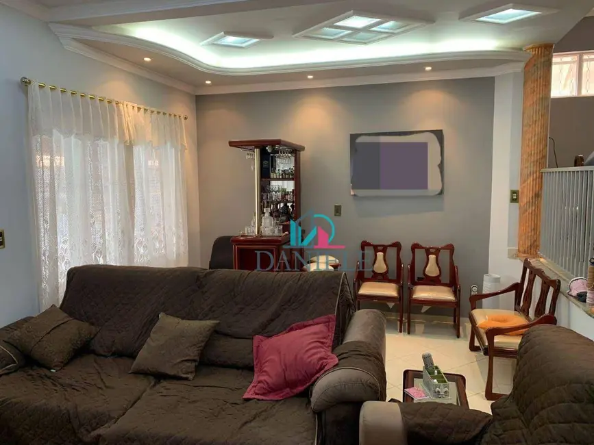 Casa com 4 quartos à venda, 600m2 em Vila Suconasa, Araraquara - SP - imagem 4 Foto 4 de Casa com 4 quartos à venda, 600m2 em Vila Suconasa, Araraquara - SP