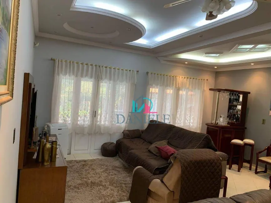 Casa com 4 quartos à venda, 600m2 em Vila Suconasa, Araraquara - SP - imagem 5 Foto 5 de Casa com 4 quartos à venda, 600m2 em Vila Suconasa, Araraquara - SP