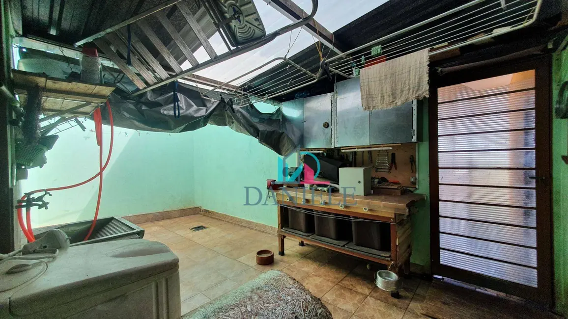Casa com 3 quartos à venda, 233m2 em Vila Ferroviária, Araraquara - SP - imagem 8 Foto 8 de Casa com 3 quartos à venda, 233m2 em Vila Ferroviária, Araraquara - SP