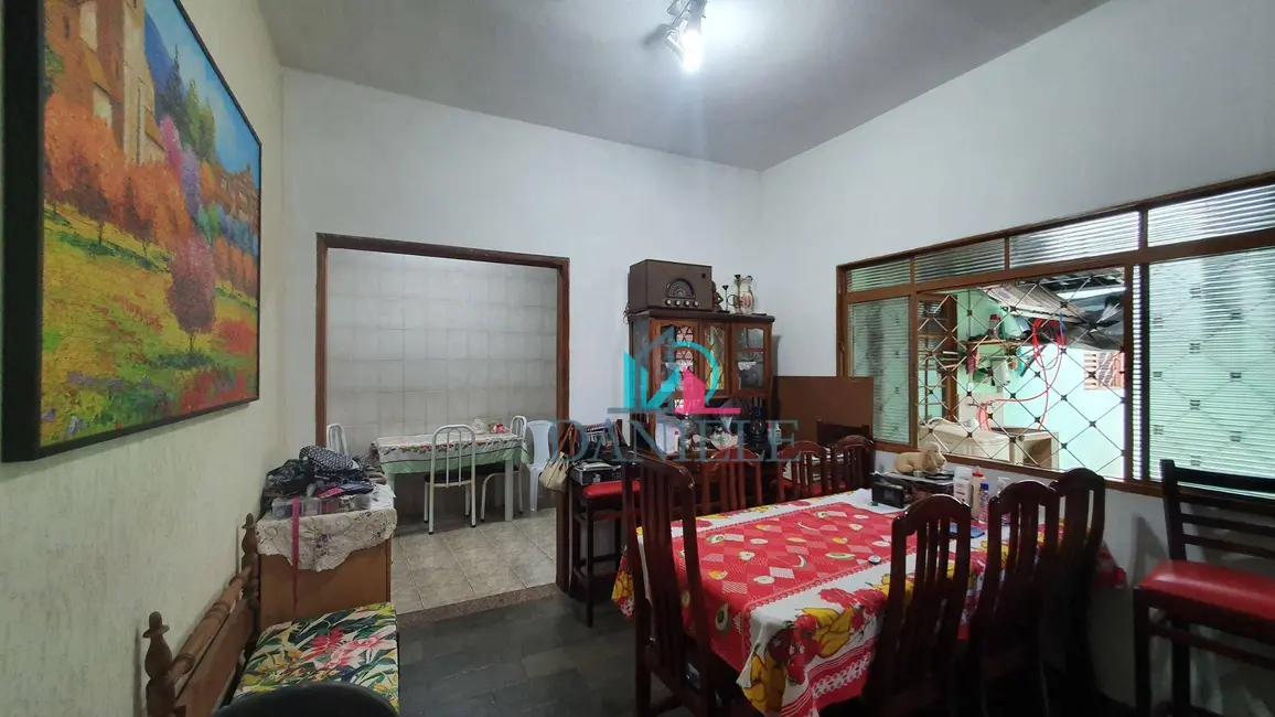 Foto 2 de Casa com 3 quartos à venda, 233m2 em Vila Ferroviária, Araraquara - SP