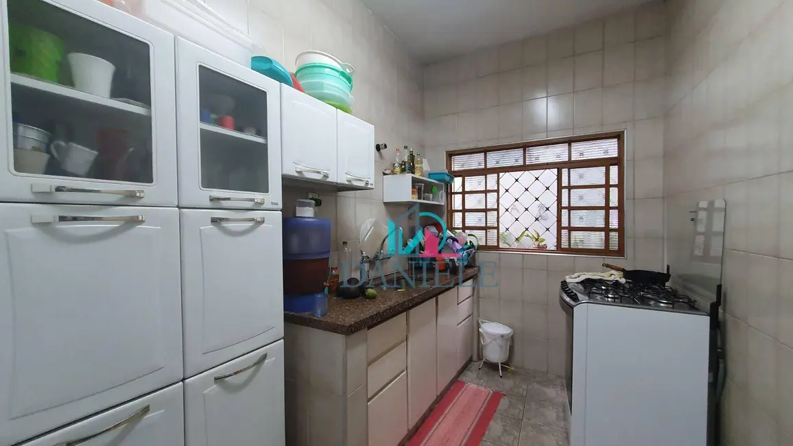 Casa com 3 quartos à venda, 233m2 em Vila Ferroviária, Araraquara - SP - imagem 5 Foto 5 de Casa com 3 quartos à venda, 233m2 em Vila Ferroviária, Araraquara - SP