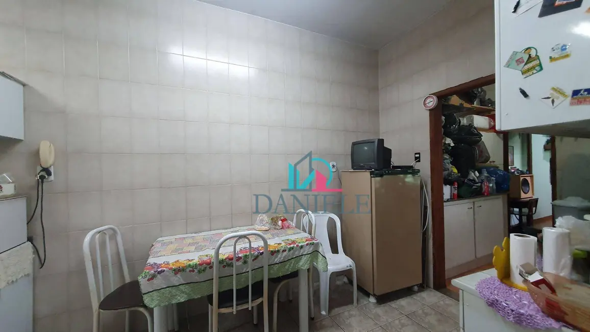 Casa com 3 quartos à venda, 233m2 em Vila Ferroviária, Araraquara - SP - imagem 6 Foto 6 de Casa com 3 quartos à venda, 233m2 em Vila Ferroviária, Araraquara - SP
