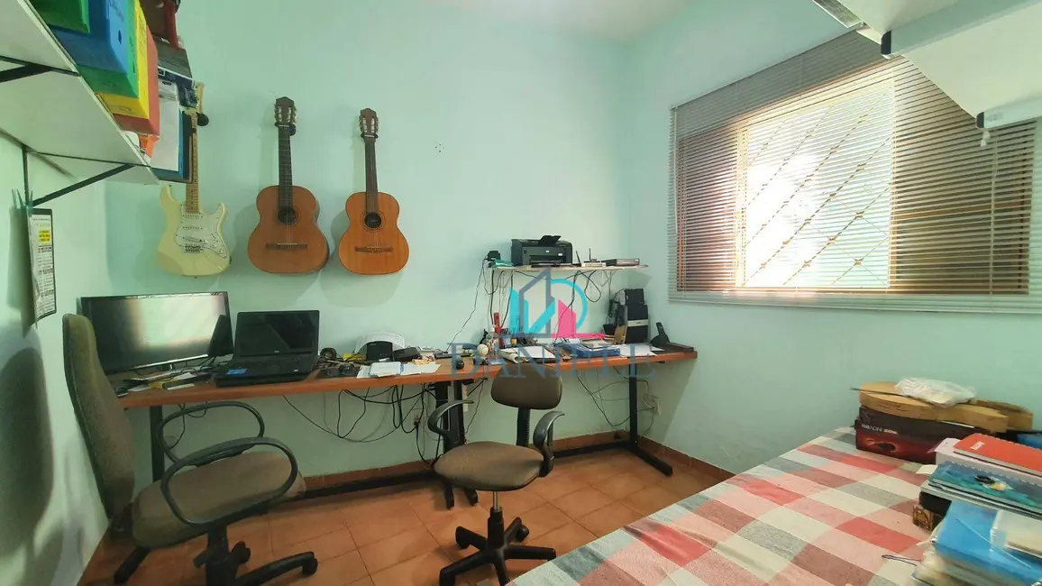 Casa com 3 quartos à venda, 233m2 em Vila Ferroviária, Araraquara - SP - imagem 9 Foto 9 de Casa com 3 quartos à venda, 233m2 em Vila Ferroviária, Araraquara - SP