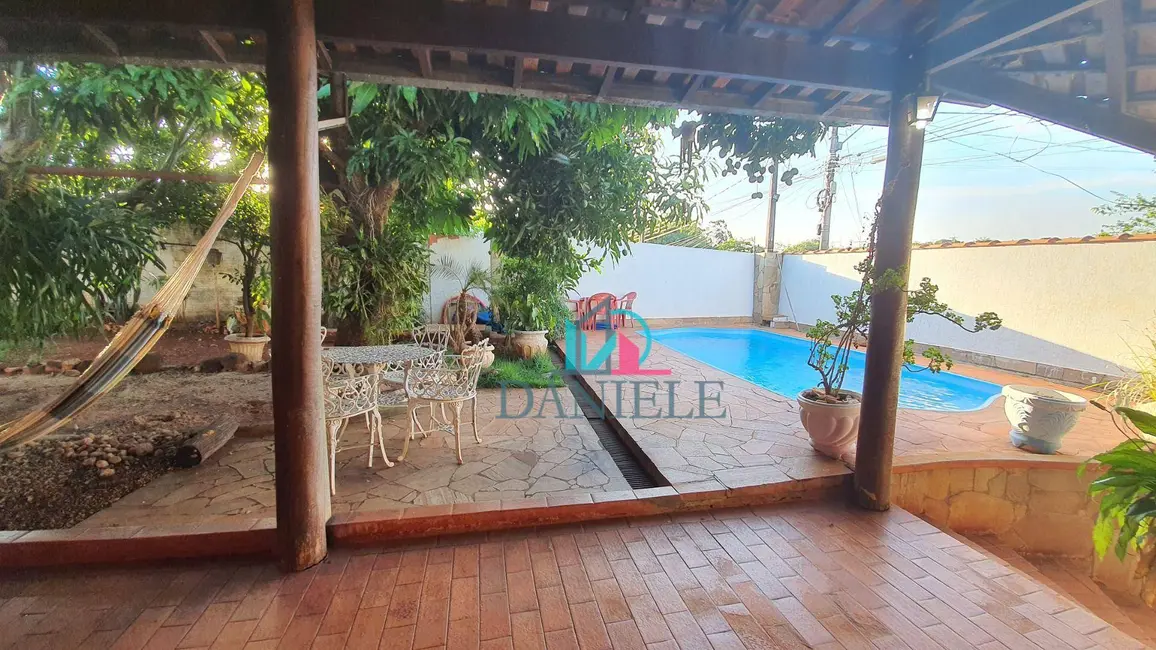 Casa com 3 quartos à venda, 500m2 em Jardim Nova Época, Araraquara - SP - imagem 6 Foto 6 de Casa com 3 quartos à venda, 500m2 em Jardim Nova Época, Araraquara - SP