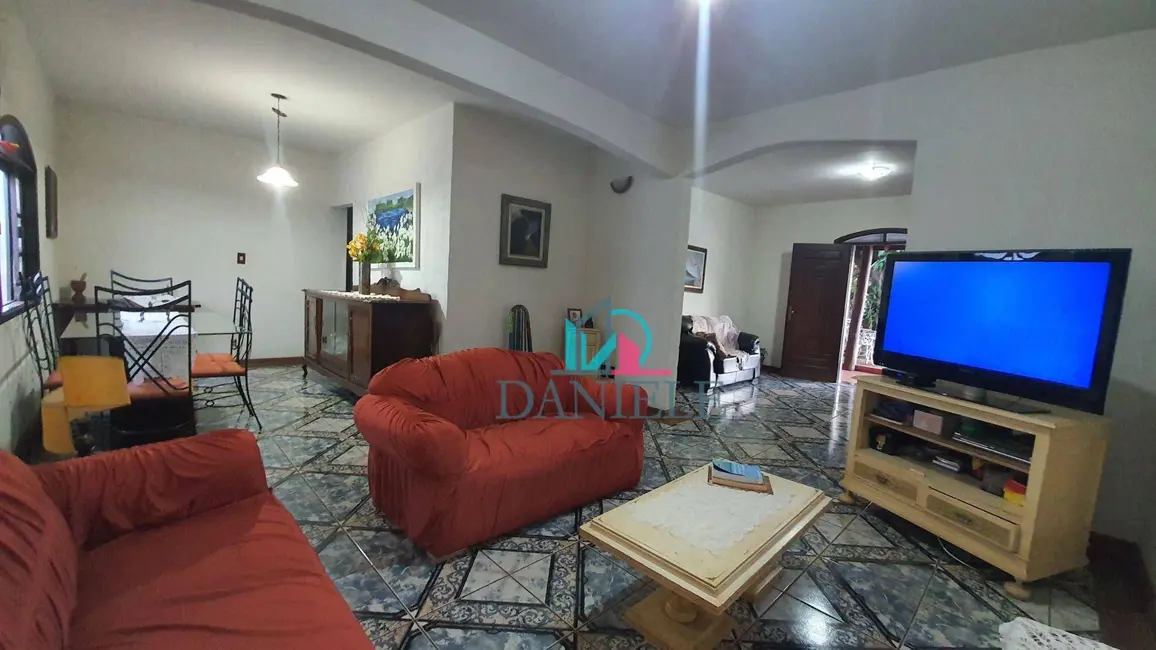 Casa com 3 quartos à venda, 500m2 em Jardim Nova Época, Araraquara - SP - imagem 9 Foto 9 de Casa com 3 quartos à venda, 500m2 em Jardim Nova Época, Araraquara - SP