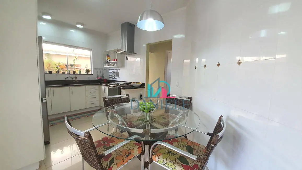 Foto 4 de Casa de Condomínio com 4 quartos à venda, 405m2 em Parque Residencial Damha, Araraquara - SP