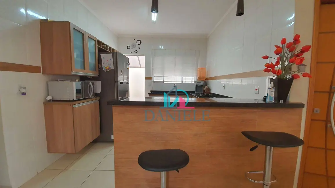 Casa com 3 quartos à venda, 275m2 em Residencial Cambuy, Araraquara - SP - imagem 6 Foto 6 de Casa com 3 quartos à venda, 275m2 em Residencial Cambuy, Araraquara - SP