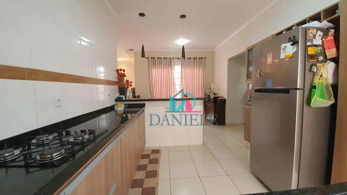 Casa com 3 quartos à venda, 275m2 em Residencial Cambuy, Araraquara - SP - imagem 8 Foto 8 de Casa com 3 quartos à venda, 275m2 em Residencial Cambuy, Araraquara - SP