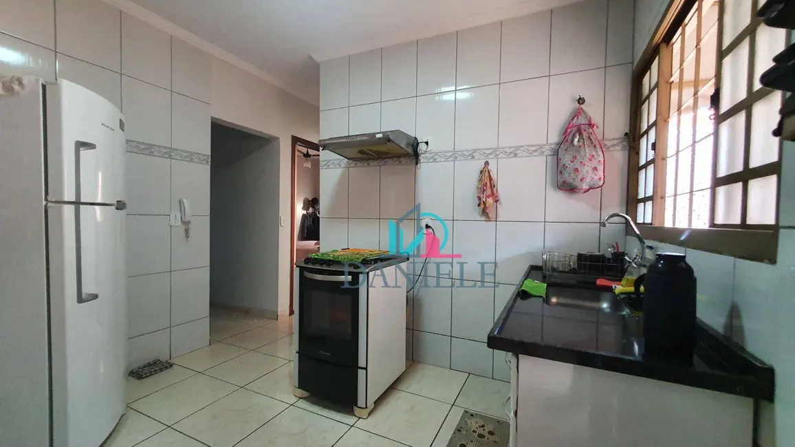 Casa com 2 quartos à venda, 200m2 em Jardim Uirapuru, Araraquara - SP - imagem 7 Foto 7 de Casa com 2 quartos à venda, 200m2 em Jardim Uirapuru, Araraquara - SP