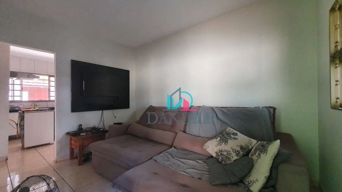 Casa com 2 quartos à venda, 200m2 em Jardim Uirapuru, Araraquara - SP - imagem 3 Foto 3 de Casa com 2 quartos à venda, 200m2 em Jardim Uirapuru, Araraquara - SP