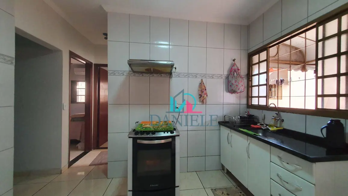 Casa com 2 quartos à venda, 200m2 em Jardim Uirapuru, Araraquara - SP - imagem 6 Foto 6 de Casa com 2 quartos à venda, 200m2 em Jardim Uirapuru, Araraquara - SP